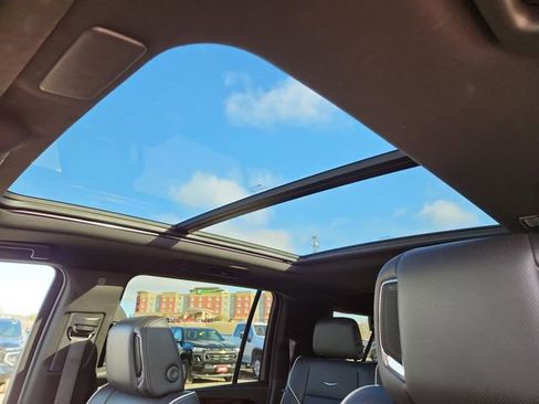 Certified 2023 Cadillac Escalade ESV Premium Luxury image 19