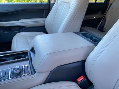 Used 2024 Ford Expedition Limited image 59