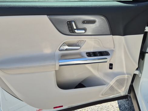 Used 2021 Mercedes-Benz GLA 250 w/ Premium Package image 16