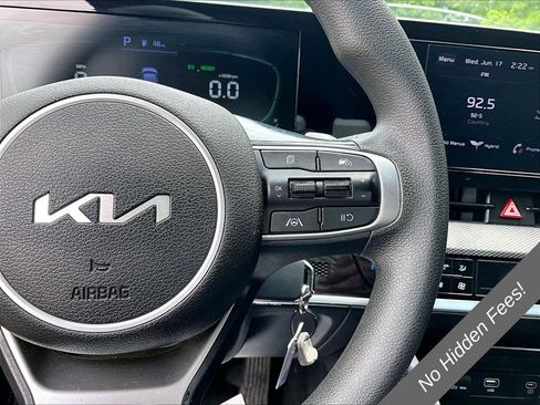 Used 2023 Kia Sportage LX AWD/4WD image 12