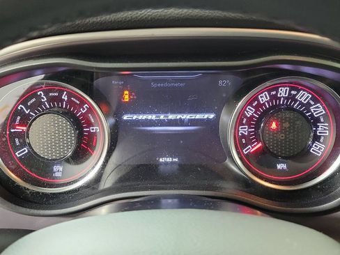 Used 2022 Dodge Challenger SXT RWD image 16