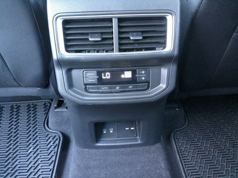 Used 2024 Volkswagen Atlas Peak Edition SEL AWD/4WD image 29