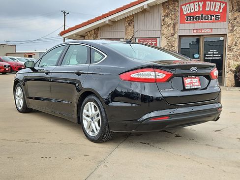 Used 2016 Ford Fusion SE w/ Equipment Group 202A image 2