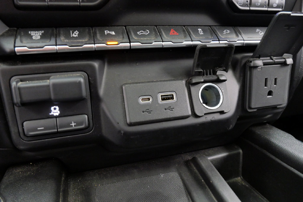 Used 2023 Chevrolet Silverado 2500 High Country w/ Safety Package II AWD/4WD image 30