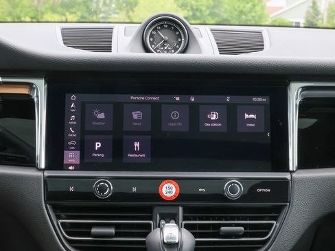 Certified 2026 Porsche Macan AWD/4WD image 21