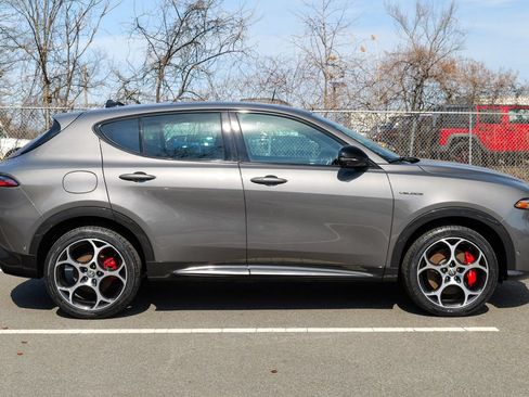 Used 2024 Alfa Romeo Tonale Veloce w/ Active Assist Package AWD/4WD image 8