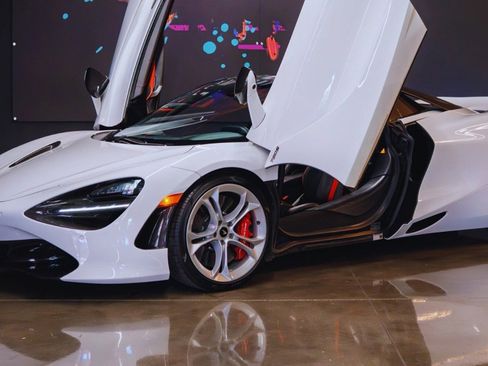 Used 2020 McLaren 720S Spider image 2