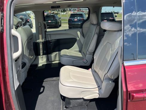 Used 2021 Chrysler Pacifica Limited w/ Premium & Safety Sphere Group AWD/4WD image 29