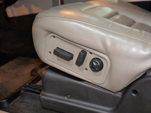 Used 2003 HUMMER H2 w/ Preferred Equipment Group image 23