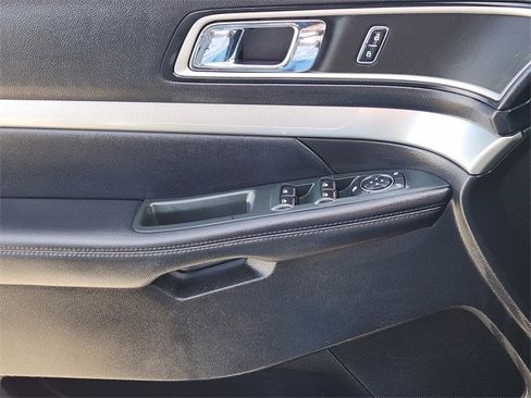 Used 2016 Ford Explorer XLT w/ Equipment Group 202A image 22