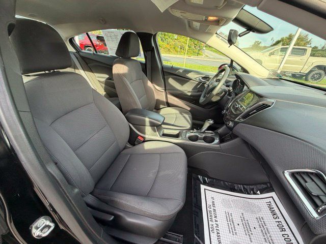 Used 2018 Chevrolet Cruze LT w/ Convenience Package FWD image 34