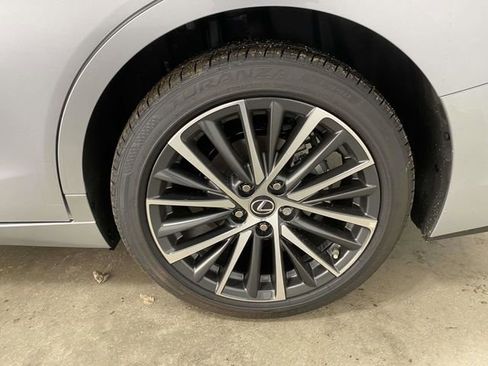 Used 2025 Lexus ES 350 w/ Premium Package image 7