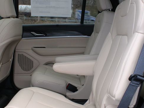 New 2025 Jeep Grand Cherokee L Limited image 16