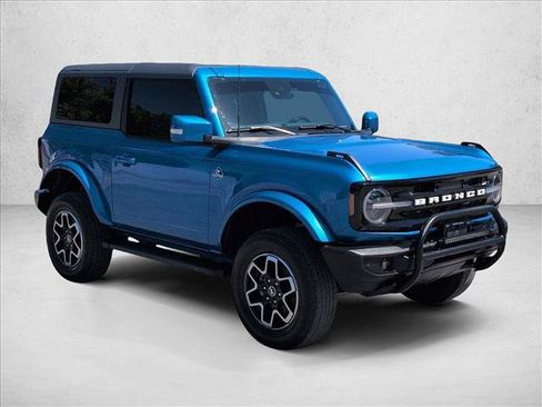 Used 2023 Ford Bronco Outer Banks AWD/4WD image 2