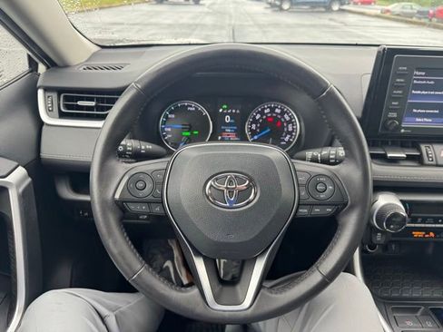 Used 2022 Toyota RAV4 XLE Premium AWD/4WD image 19