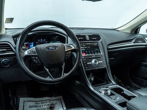 Used 2019 Ford Fusion Titanium image 4