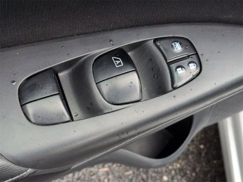 Used 2018 Nissan Sentra S image 15