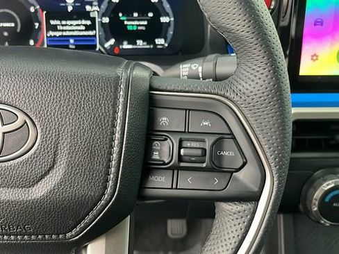 Used 2025 Toyota Tacoma TRD Off-Road AWD/4WD image 10