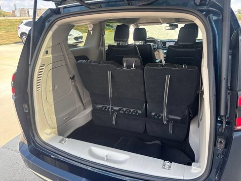 Used 2024 Chrysler Pacifica Limited FWD image 30