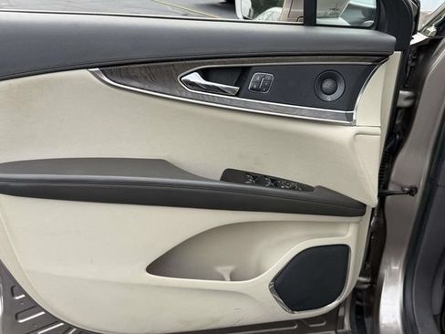 Used 2019 Lincoln Nautilus Reserve AWD/4WD image 16