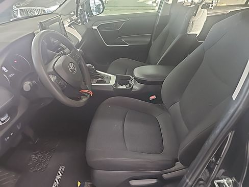 Used 2019 Toyota RAV4 LE image 8