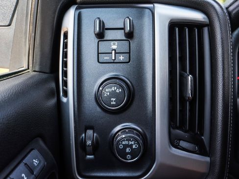Used 2017 GMC Sierra 1500 SLT w/ SLT Preferred Package AWD/4WD image 15