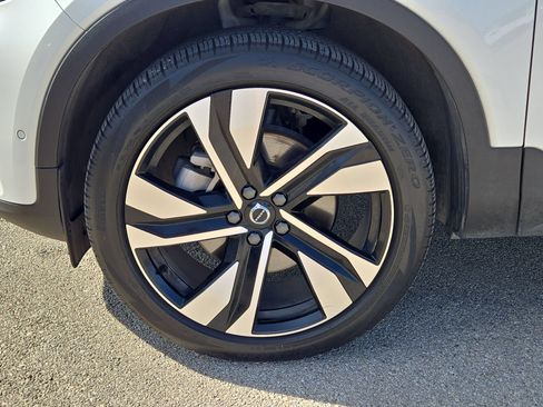 Used 2025 Volvo XC40 B5 Plus AWD/4WD image 11