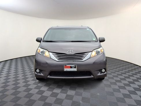 Used 2016 Toyota Sienna XLE Premium AWD/4WD image 3