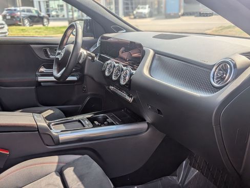 Used 2025 Mercedes-Benz GLA 250 4MATIC image 36