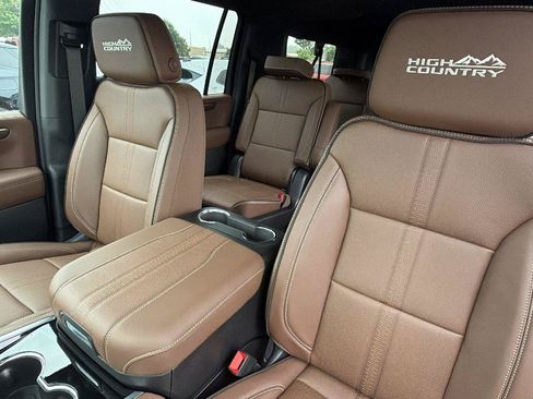 New 2026 Chevrolet Suburban High Country AWD/4WD image 18