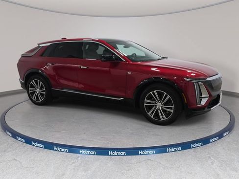 Certified 2024 Cadillac Lyriq Luxury AWD/4WD image 3