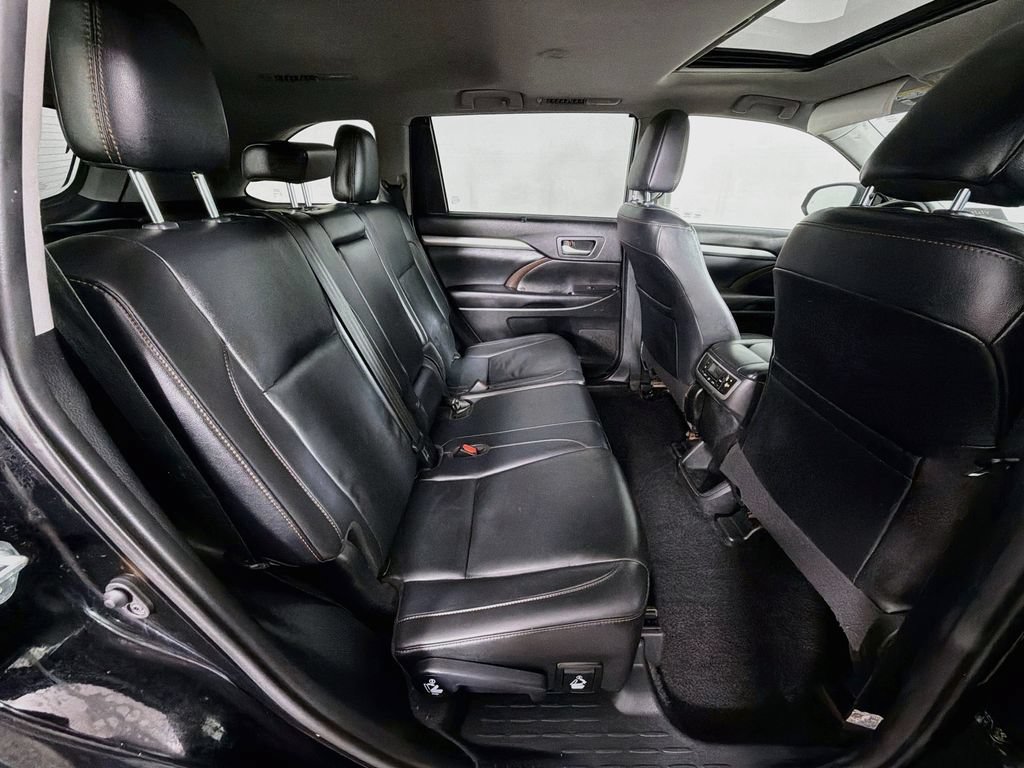 Used 2019 Toyota Highlander XLE AWD/4WD image 27