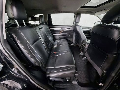 Used 2019 Toyota Highlander XLE AWD/4WD image 27