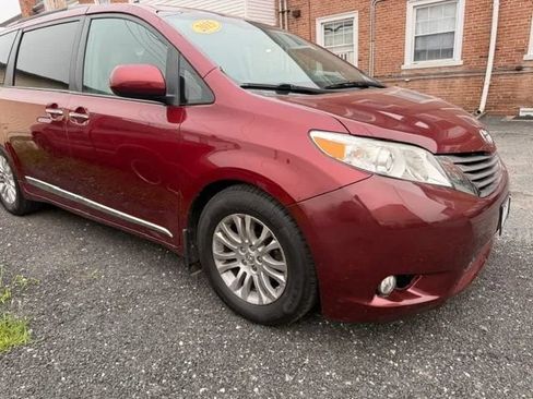 Used 2015 Toyota Sienna XLE Premium FWD image 5