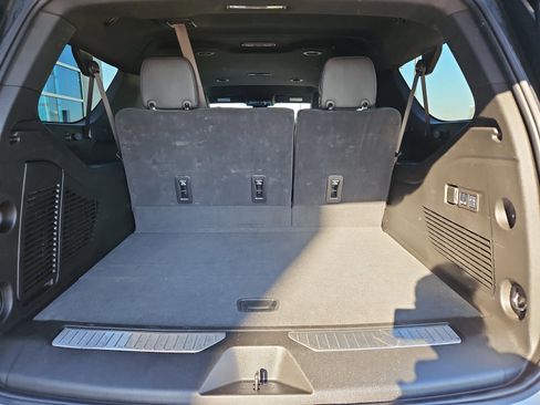 Used 2025 Chevrolet Suburban Premier image 23