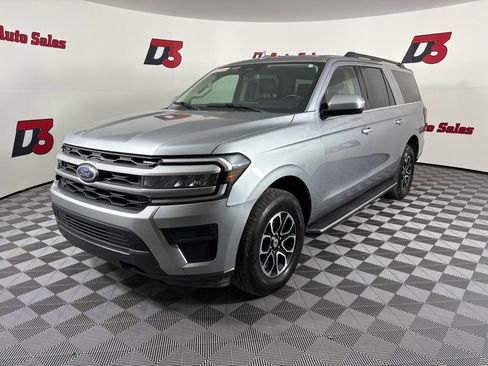 Used 2023 Ford Expedition Max XLT image 3