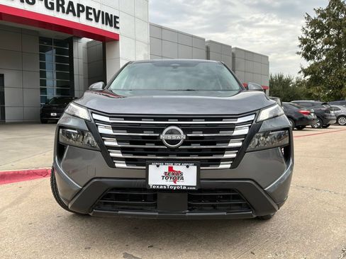 Used 2025 Nissan Rogue SV FWD image 3