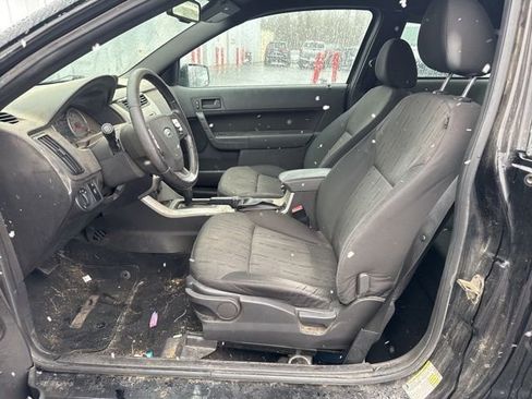 Used 2010 Ford Focus SE image 11