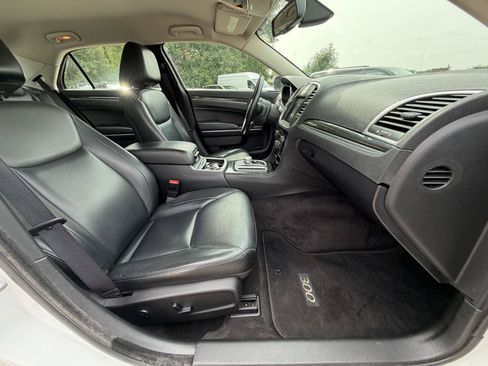 Used 2016 Chrysler 300 Limited w/ Driver Convenience Group AWD/4WD image 31