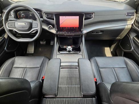 Used 2024 Jeep Wagoneer L Series II image 17