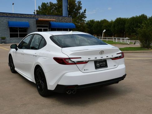 Used 2026 Toyota Camry SE FWD image 5