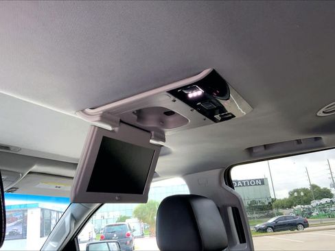 Used 2018 Chevrolet Suburban LT RWD image 35