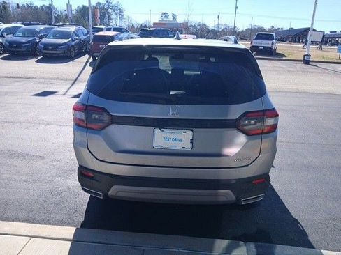 Certified 2023 Honda Pilot Touring image 8