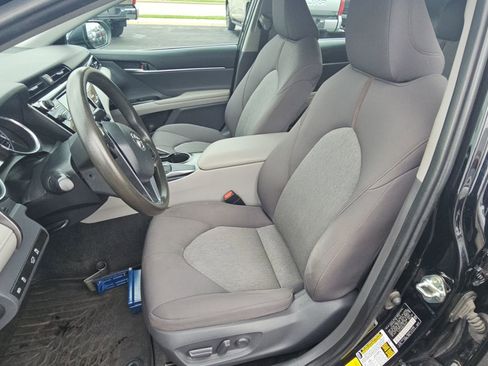 Used 2020 Toyota Camry LE FWD image 25