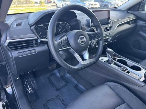 Used 2024 Nissan Altima 2.5 SV AWD/4WD image 3