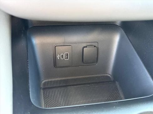Used 2026 Ford Explorer Active AWD/4WD image 33
