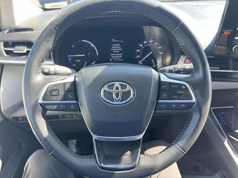 Used 2023 Toyota Sienna XLE image 18