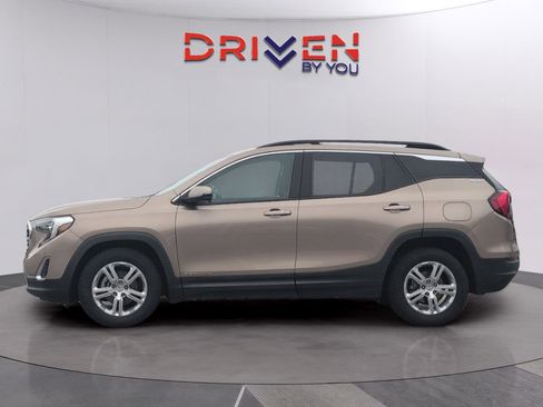Used 2018 GMC Terrain SLE w/ Driver Convenience Package image 2