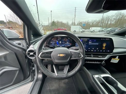 Used 2025 Chevrolet Equinox EV LT w/ Comfort Package image 10