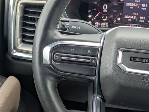 Used 2023 GMC Canyon Denali image 16